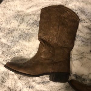Women’s Cowgirl Boots Size 9